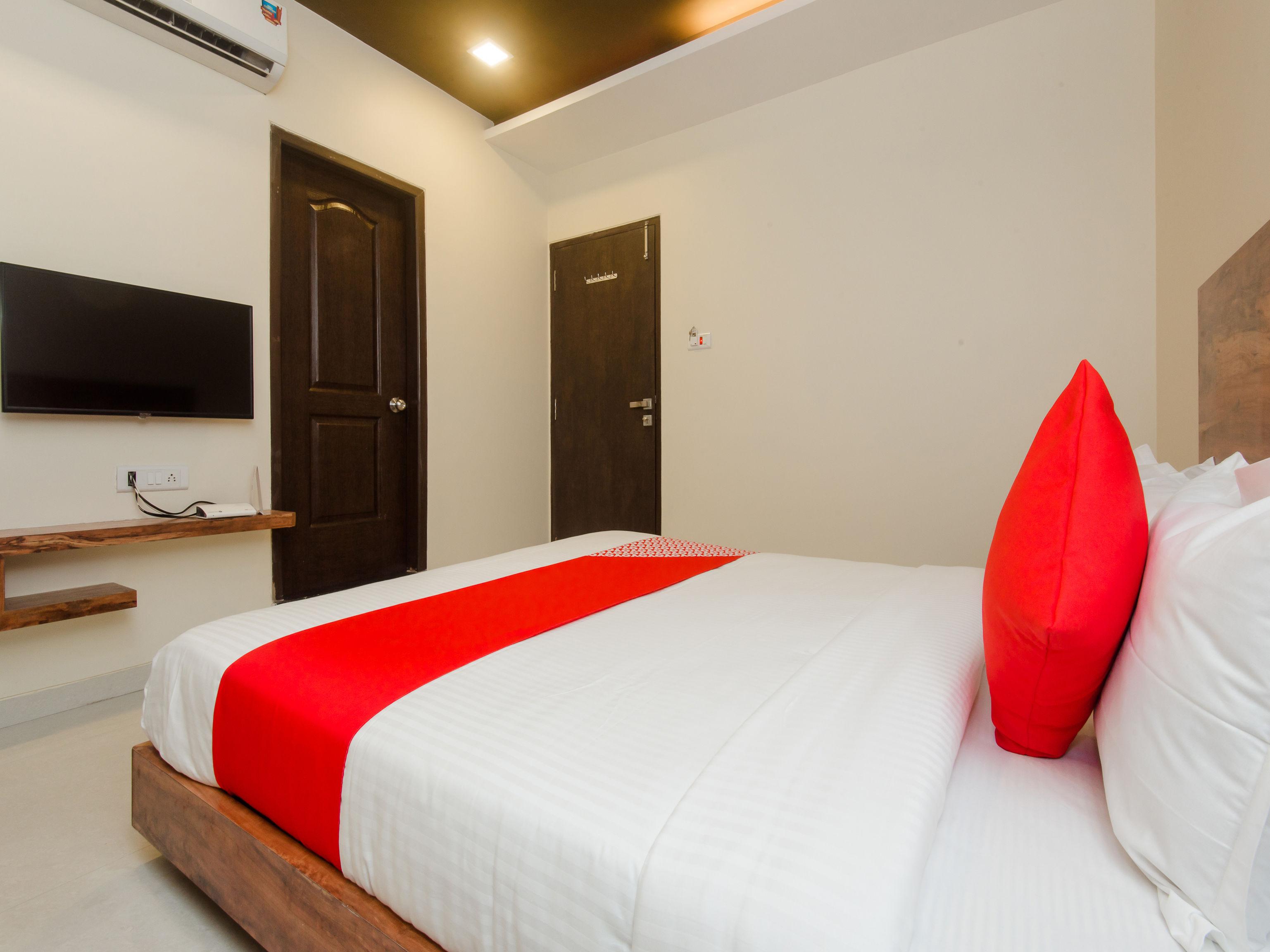 Hotel Sai Comforts Bapane Buitenkant foto